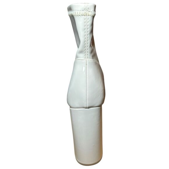 STEVE MADDEN size 10 BIANCA BONE PATENT PLATFORM ANKLE BOOTS. Zipper on side. - Picture 5 of 8